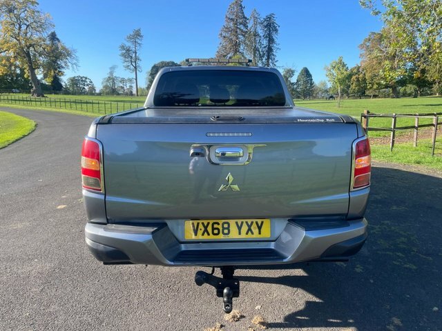 Mitsubishi L200 2018 2.4 Di-d Dc Barbarian Pickup Double Cab D Grey #4