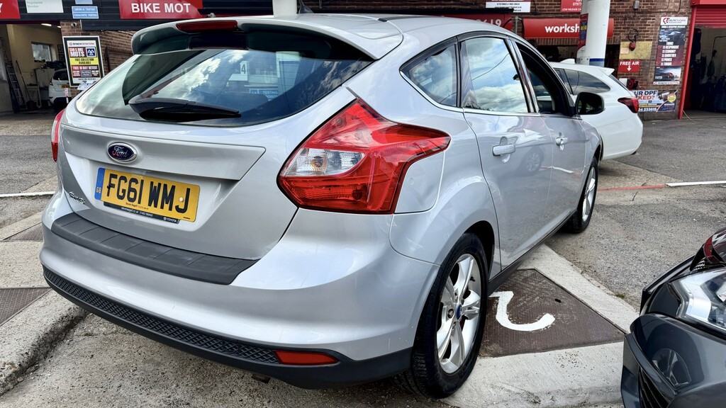 Ford Focus 1.6 Zetec 2011 Silver #3