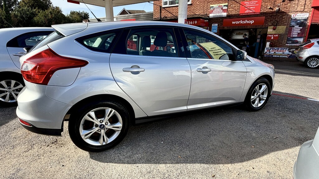 Ford Focus 1.6 Zetec 2011 Silver #2