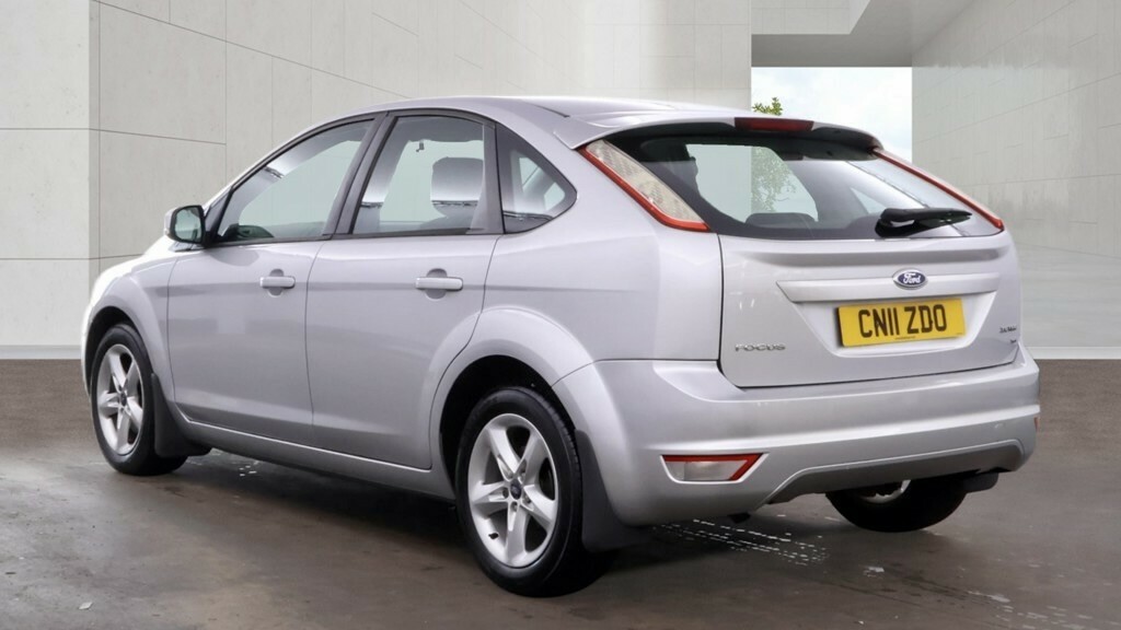 Ford Focus 1.6 Zetec 2011 Silver #2