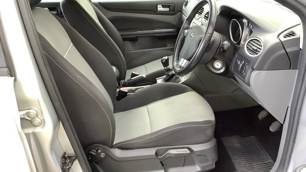 Ford Focus Hatchback 1.6 Tdci Zetec Euro 5 Ss 201111 Silver #11