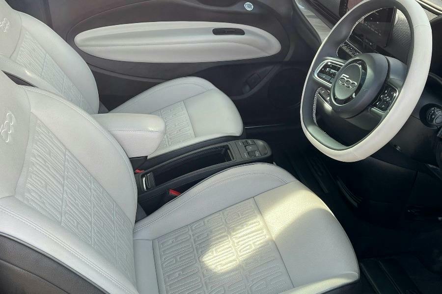 Fiat 500E 42Kwh La Prima Hatchback Green #4