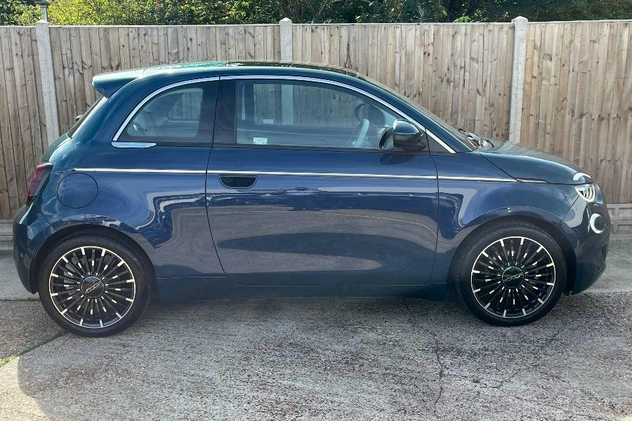 Fiat 500E 42Kwh La Prima Hatchback Green #2