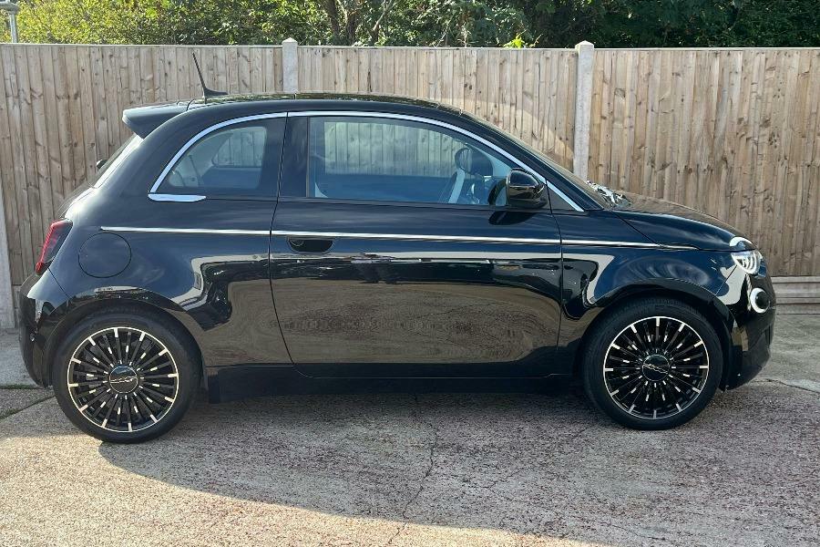 Fiat 500E 42Kwh La Prima Hatchback Black #2
