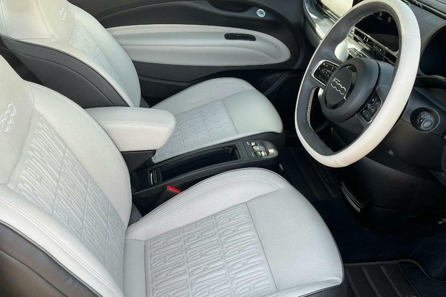 Fiat 500E 42Kwh La Prima Hatchback Black #4
