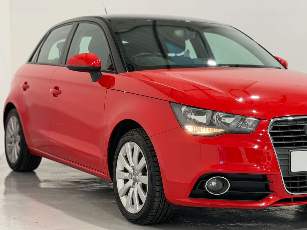 Audi A1 Sportback Tfsi Sport Red #4