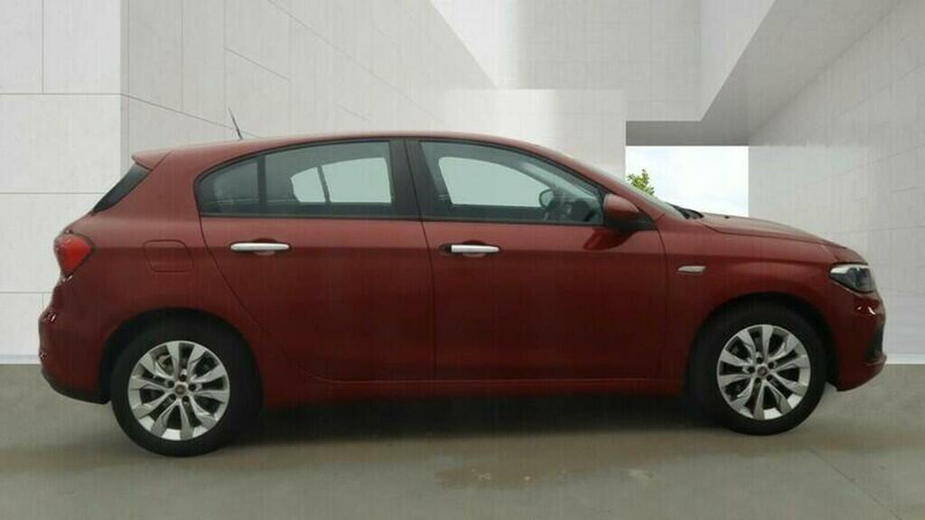 Fiat Tipo Hatchback 1.4 Mpi Easy Plus Euro 6 201666 Red #5