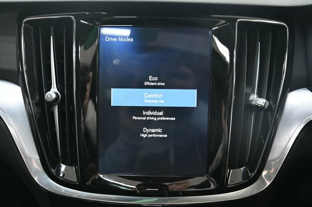 Volvo V60 2.0 D3 Momentum 148 Bhp Black #27
