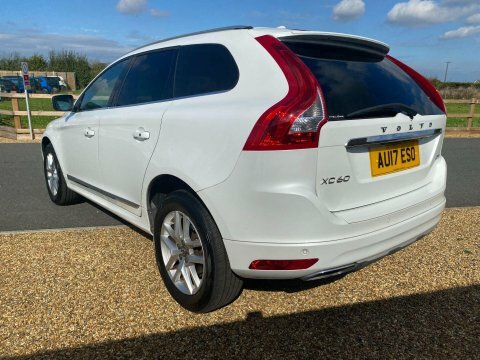 Volvo XC60 2.0 D4 Se White #4
