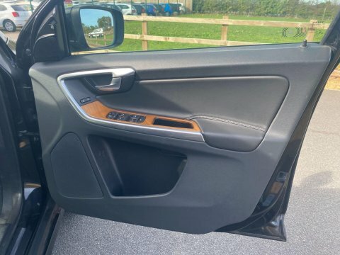 Volvo XC60 2.4L R-design Lux Nav Grey #10