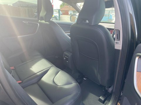 Volvo XC60 2.4L R-design Lux Nav Grey #11