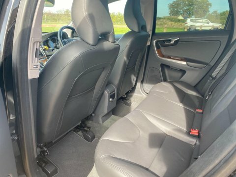 Volvo XC60 2.4L R-design Lux Nav Grey #13