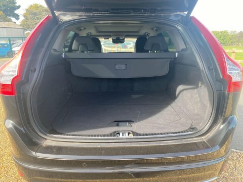 Volvo XC60 2.4L R-design Lux Nav Grey #26