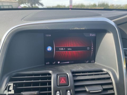 Volvo XC60 2.4L R-design Lux Nav Grey #15