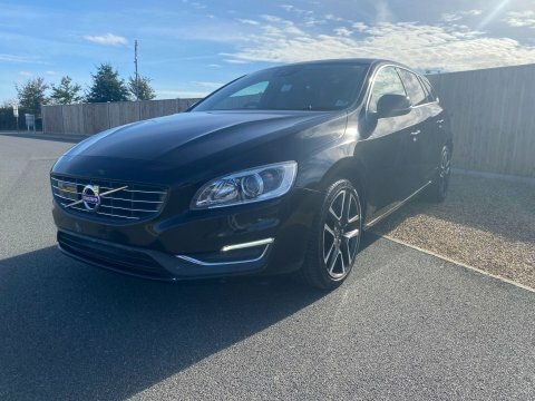 Volvo V60 2.0 D4 Se Black #2