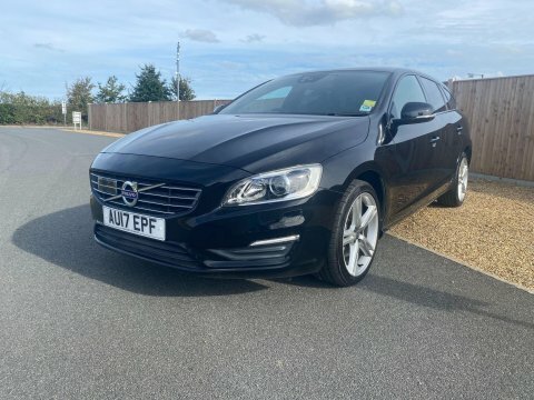 Volvo V60 2.0 D4 Se Black #2