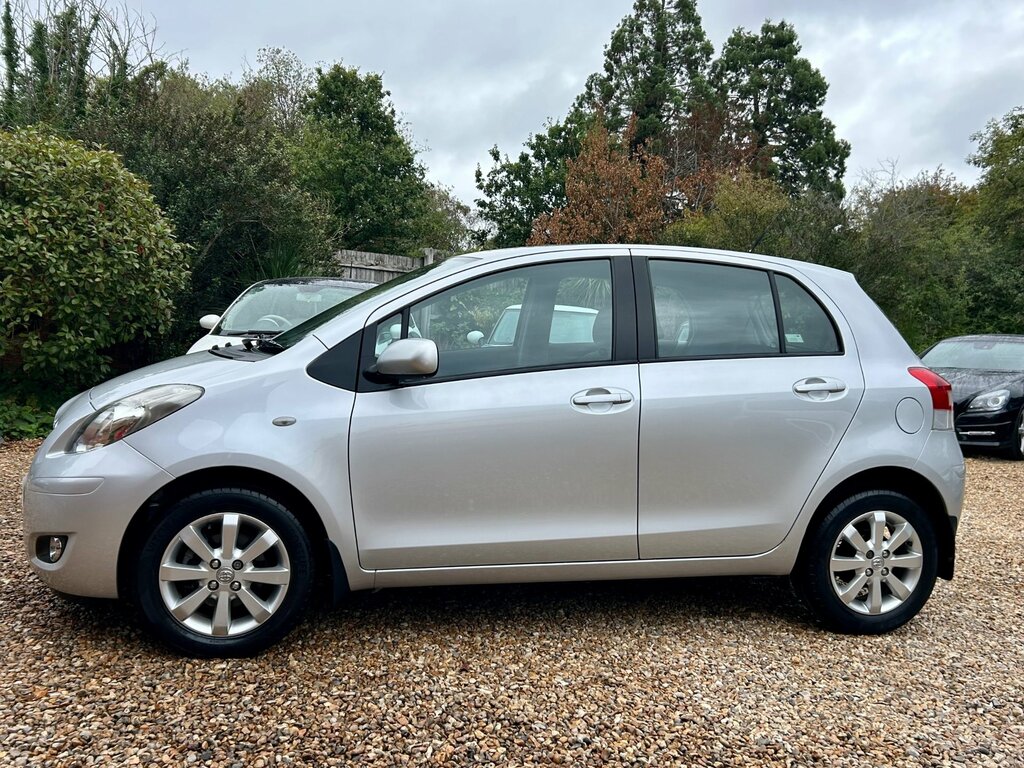 Toyota Yaris 1.33 Dual Vvt-i T Spirit Hatchback Mult Silver #2