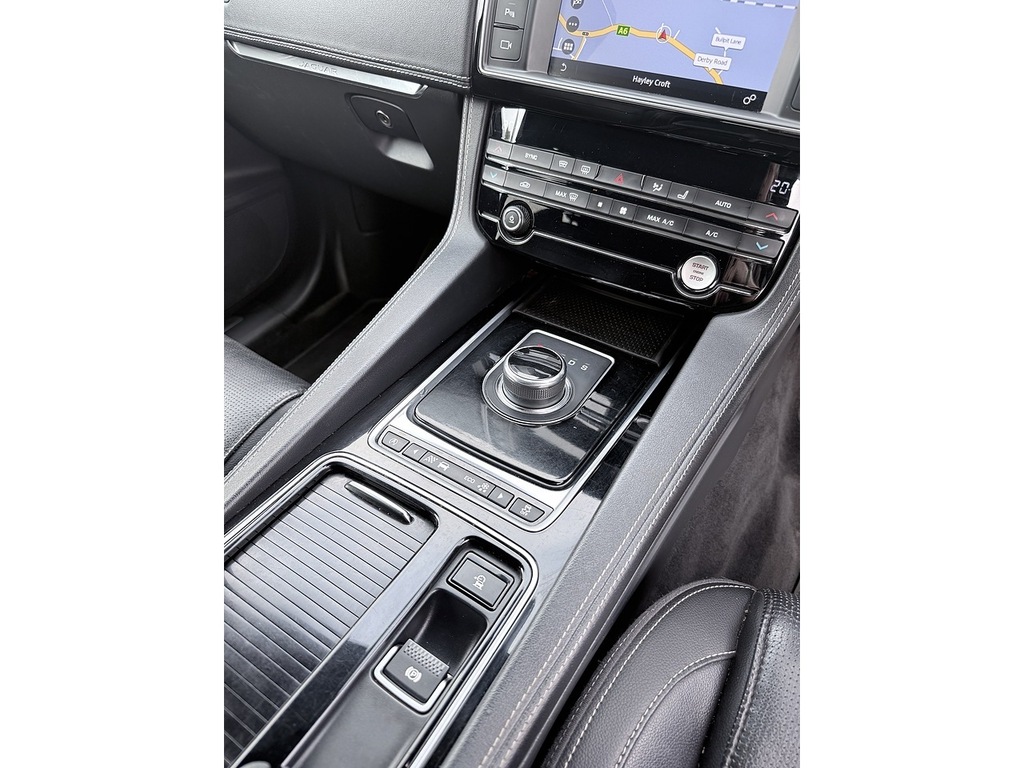 Jaguar F-Pace Portfolio Awd I Au White #26