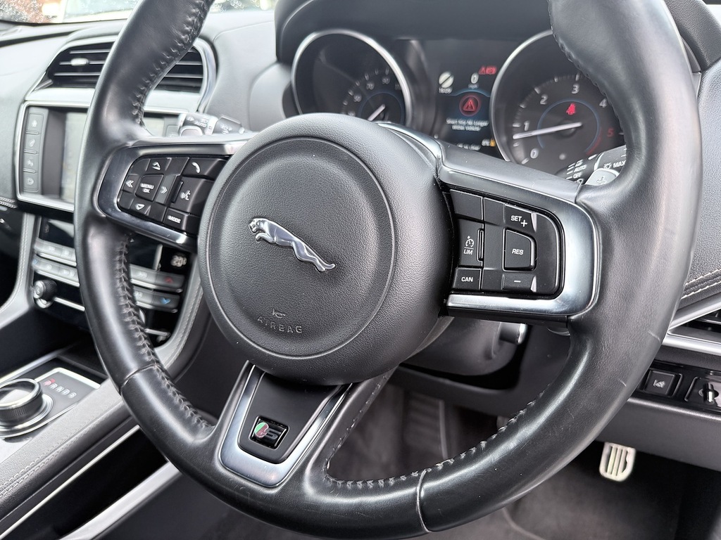 Jaguar F-Pace Portfolio Awd I Au White #16
