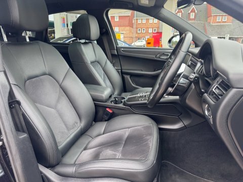 Porsche Macan Pdk Black #3