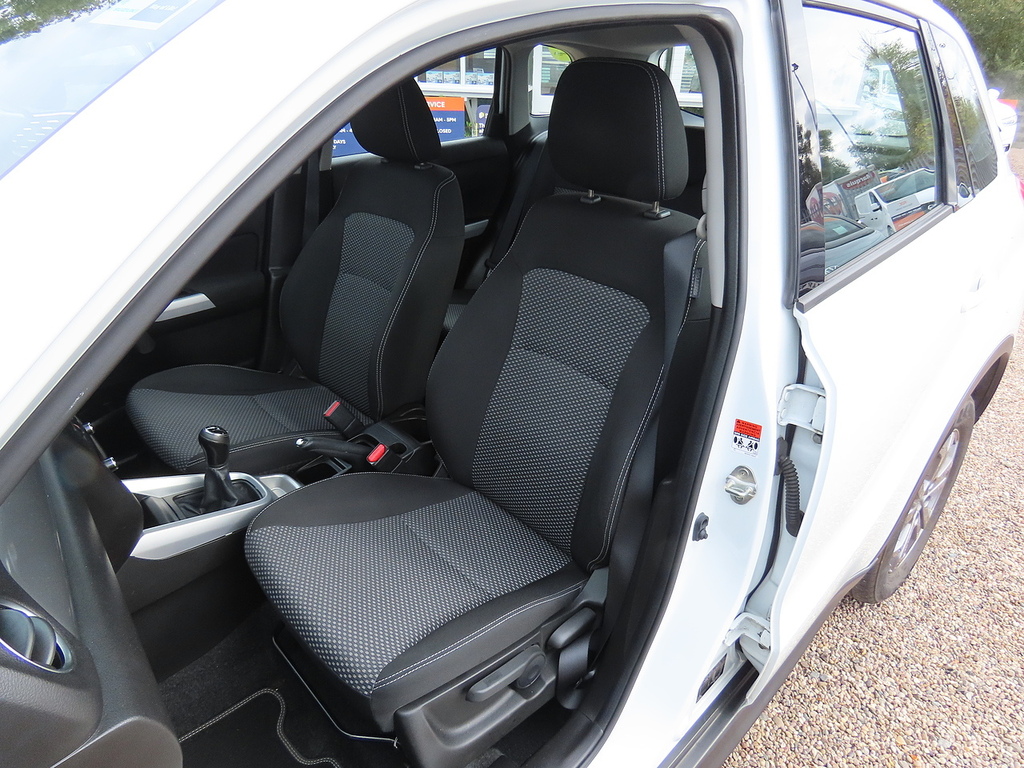 Suzuki Vitara Sz4 BK18PZT White #2