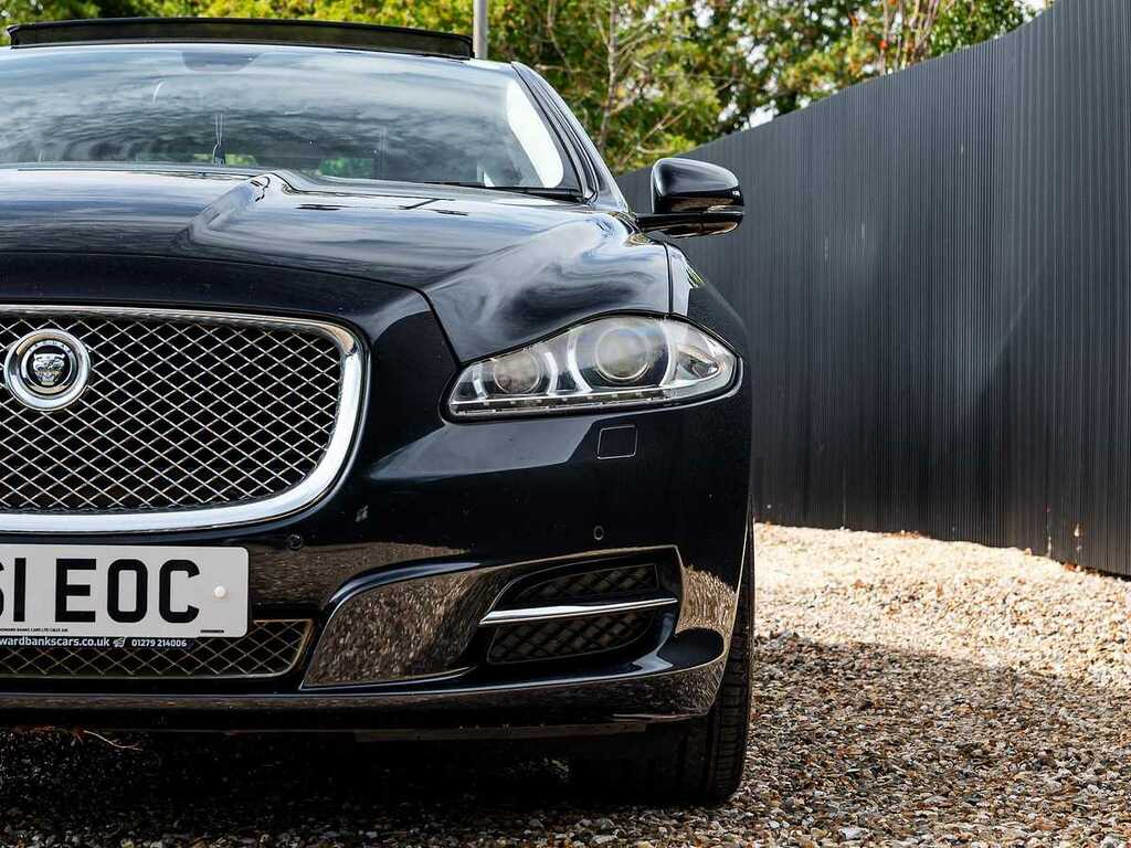 Jaguar XJ Portfolio V6 D Black #6