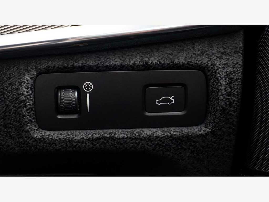 Volvo V90 2.0 B4p Momentum White #33