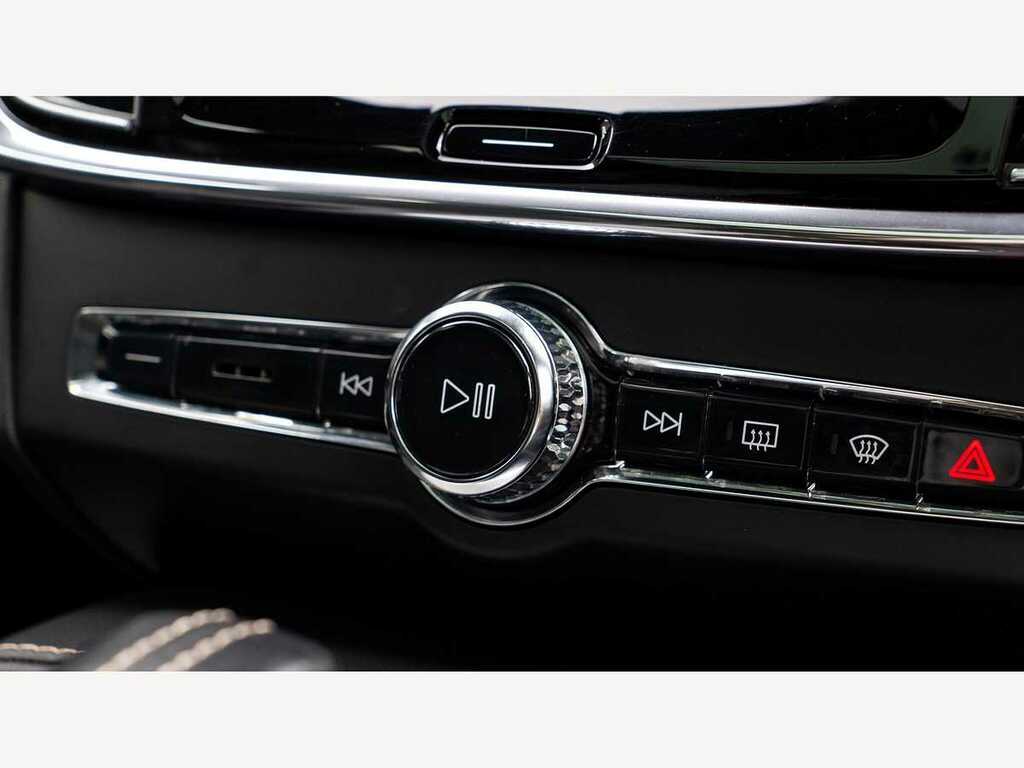 Volvo V90 2.0 B4p Momentum White #30