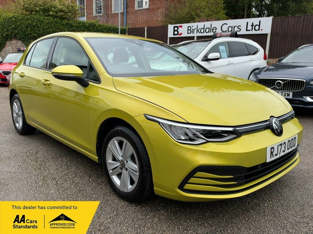 Volkswagen Golf 2L Life Yellow