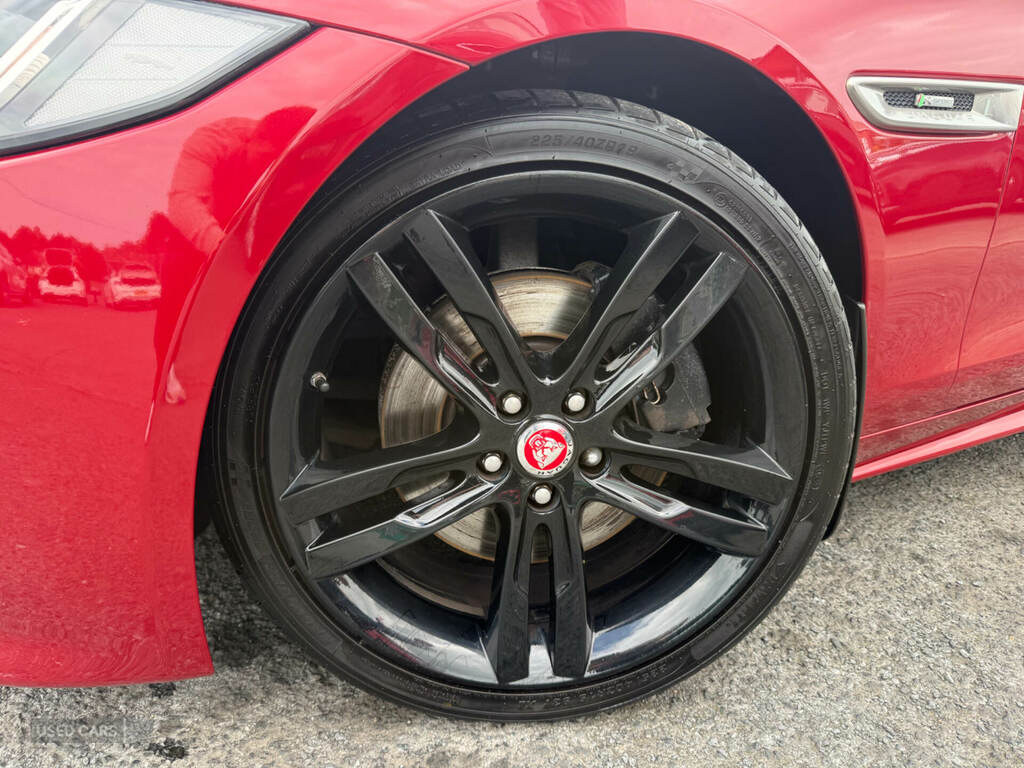 Jaguar XE 2.0 250 R-sport Red #2