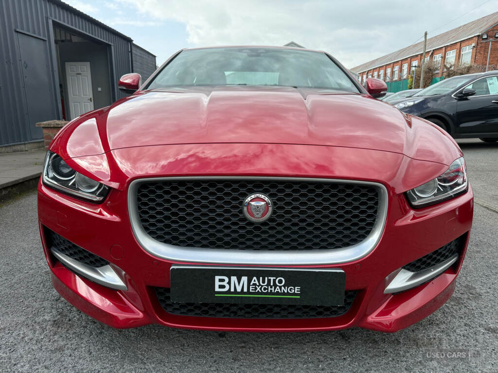 Jaguar XE 2.0 250 R-sport Red #3