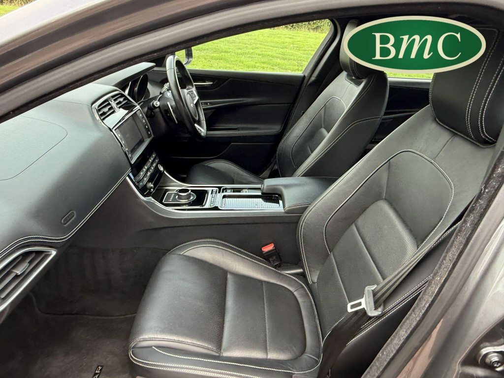 Jaguar XE 2.0I R-sport Saloon Blue #44