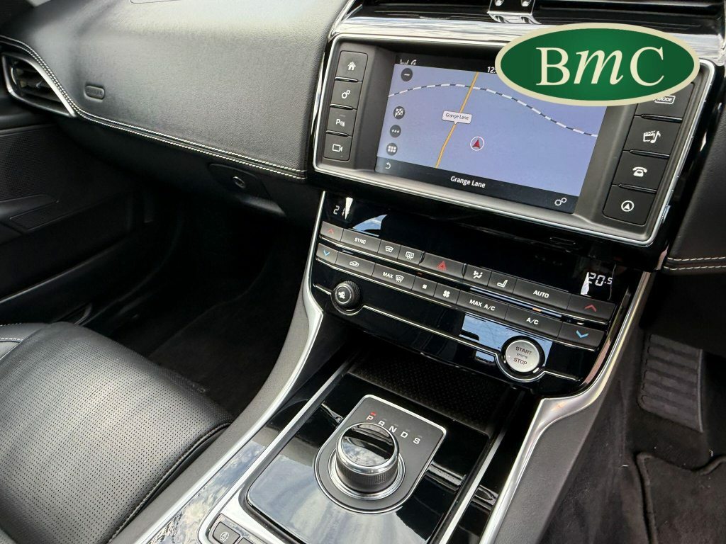 Jaguar XE 2.0I R-sport Saloon Blue #42