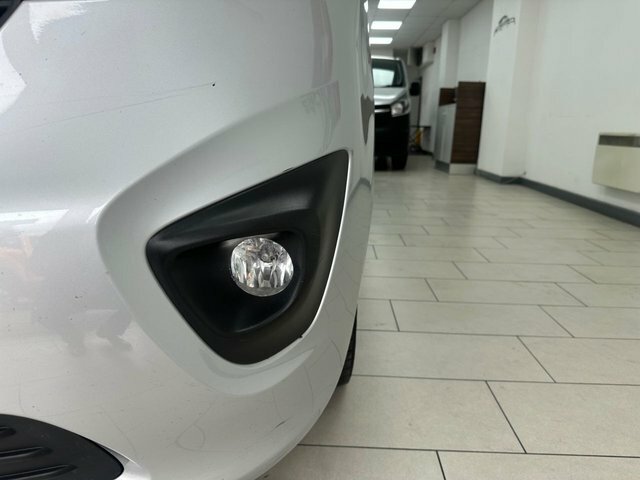 Vauxhall Vivaro L2h1 2900 Cdti 120 White #16