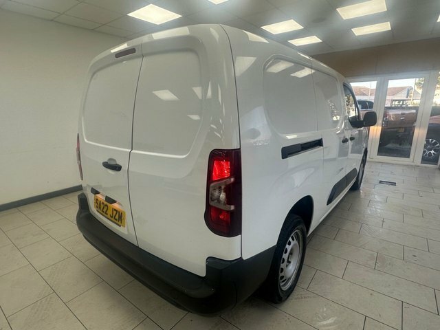 Vauxhall Combo 1.5 Turbo D 2300 Dynamic Panel Van Manu White #4