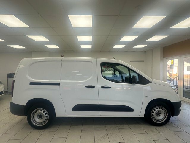 Vauxhall Combo 1.5 Turbo D 2300 Dynamic Panel Van Manu White #2