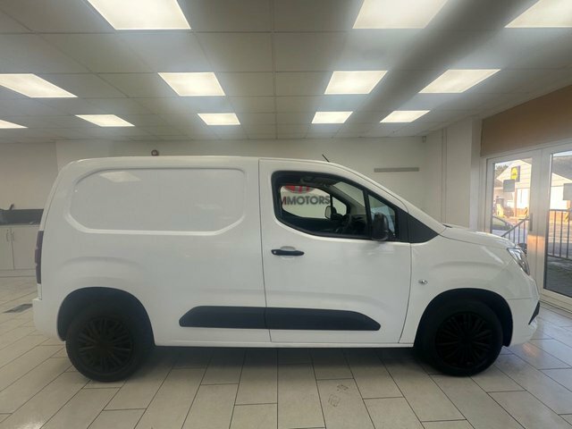 Vauxhall Combo 1.6 Turbo D 2300 Sportive Panel Van Man White #2