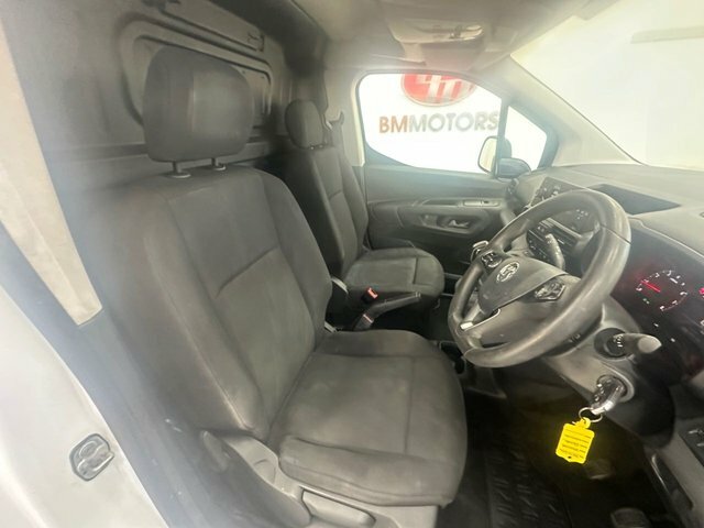 Vauxhall Combo 1.6 Turbo D 2300 Sportive Panel Van Man White #3