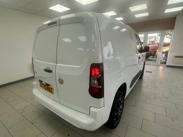 Vauxhall Combo 1.5 Turbo D 2300 Sportive Panel Van Man White #4