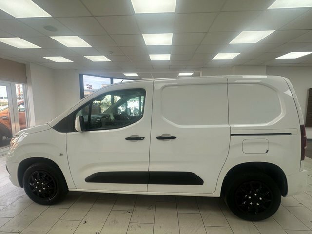 Vauxhall Combo 1.5 Turbo D 2300 Sportive Panel Van Man White #5