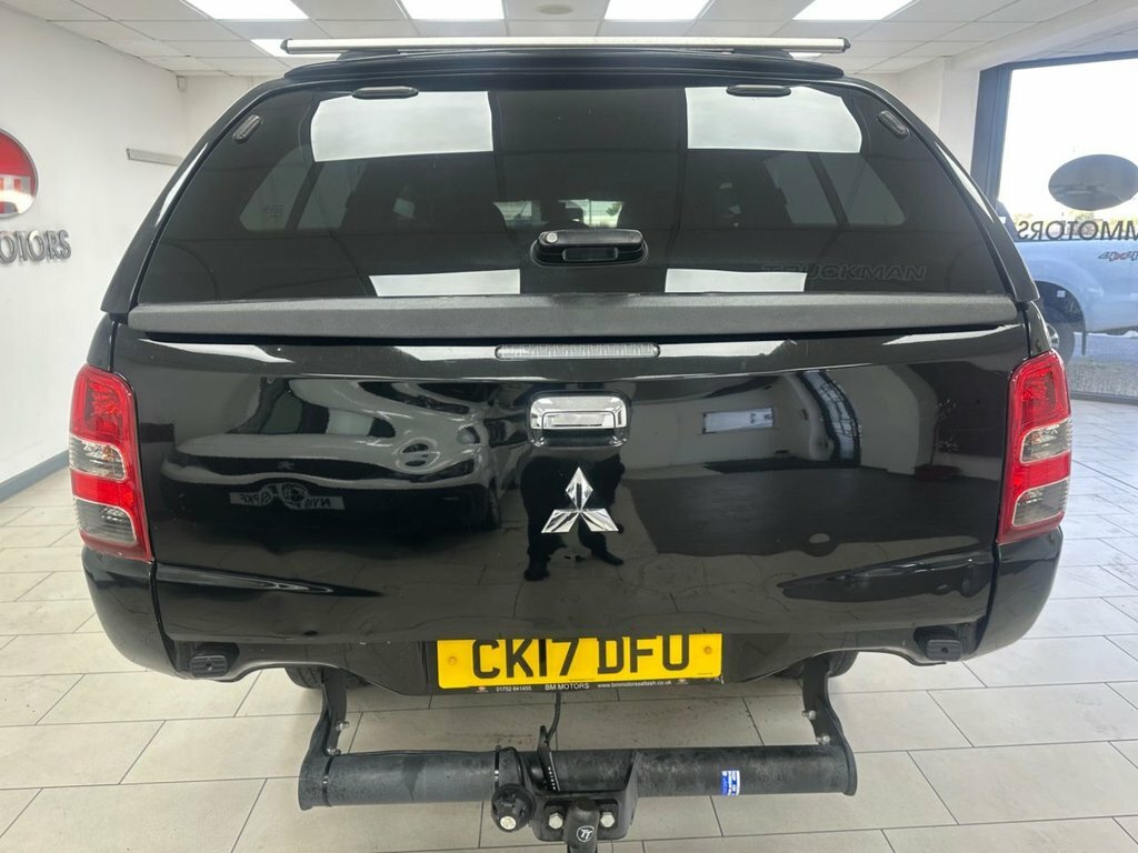 Mitsubishi L200 2.4L Dc Titan Black #4