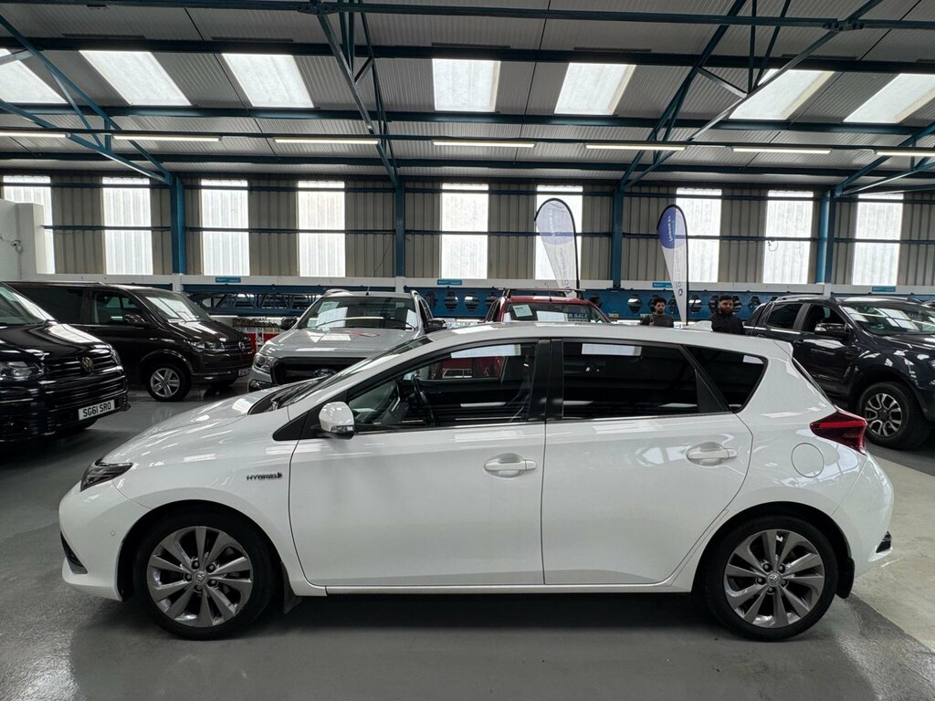 Toyota Auris 1.8 Vvt-h Excel Cvt Euro 6 Ss Safety Sense White #2