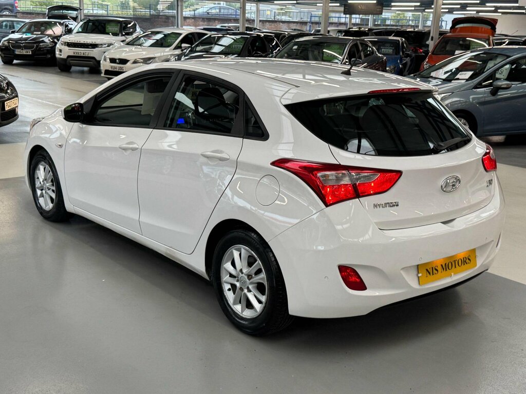 Hyundai I30 1.6 Crdi Blue Drive Active Euro 5 Ss White #2