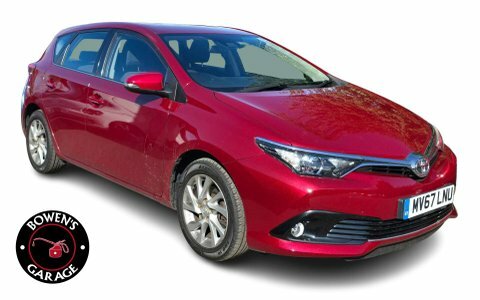 Toyota Auris 1.2 Auris Business Red