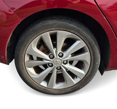 Toyota Auris 1.8 Auris Excel Red #5