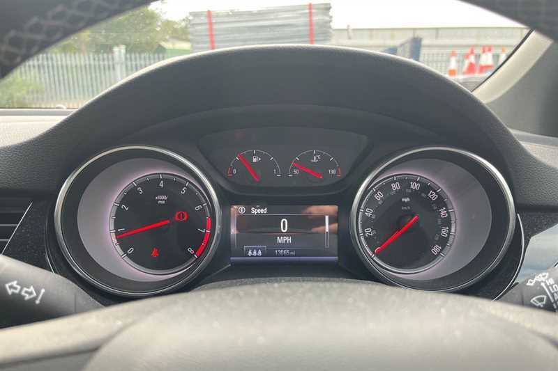 Vauxhall Astra 1.4T 16V 150 Sri Nav White #2