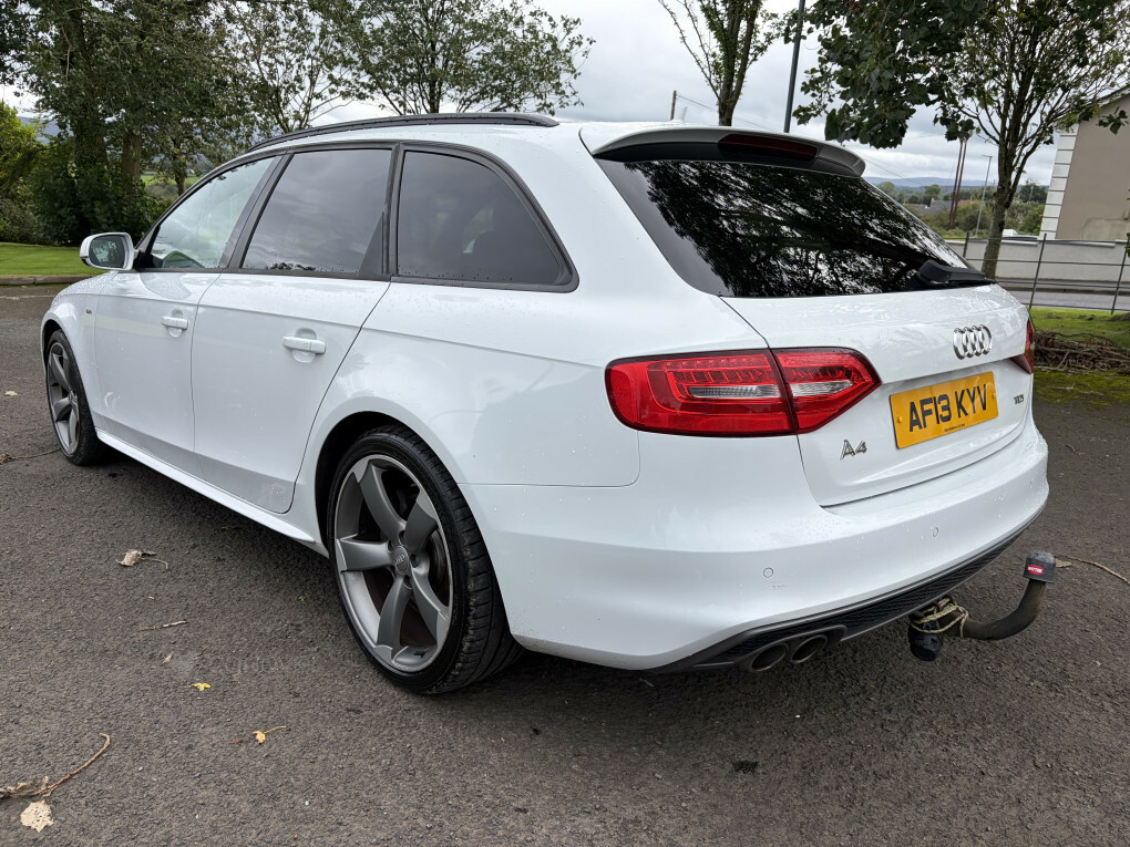 Audi A4 Saloon 2.0 Tdi Black Edition Euro 5 Ss 201 Red #9