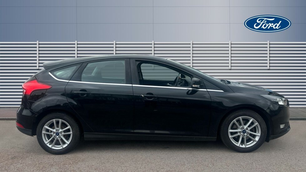 Ford Focus Zetec Black #5