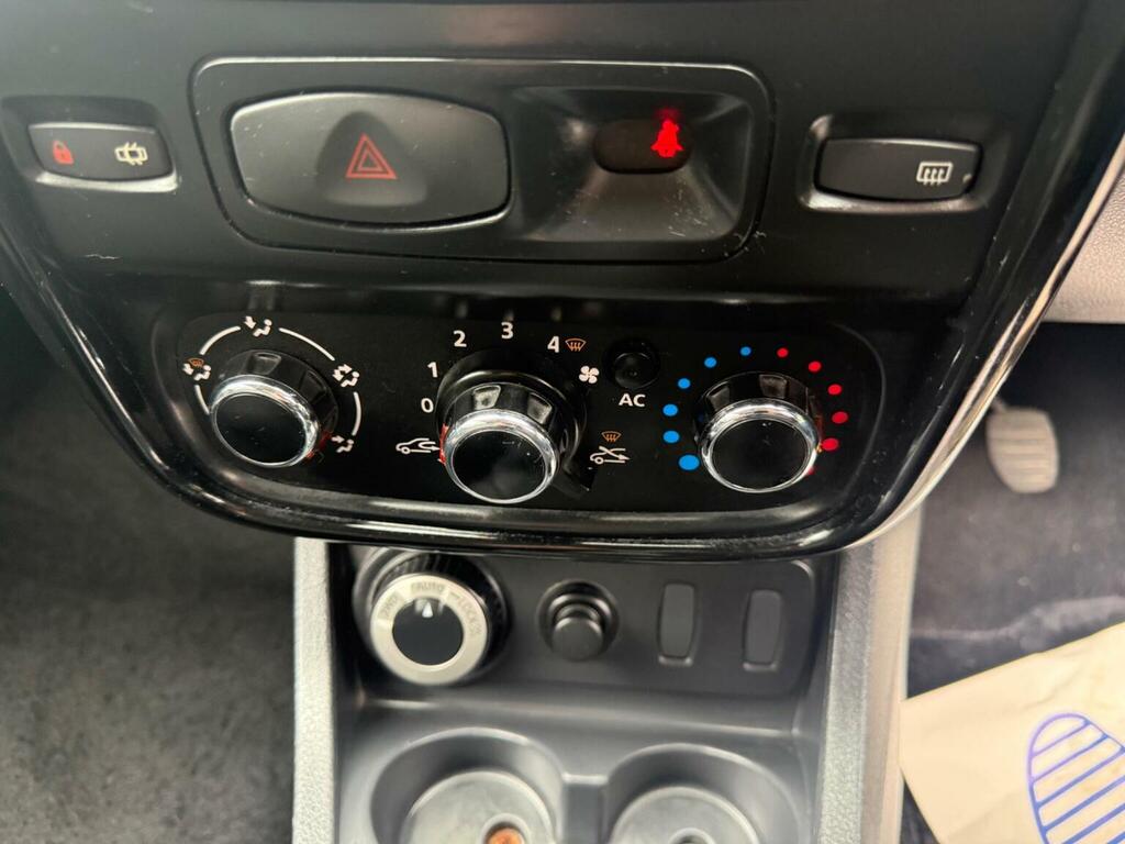 Dacia Duster 1.5 Laureate Dci 4Wd Silver 1 Owner Silver #18