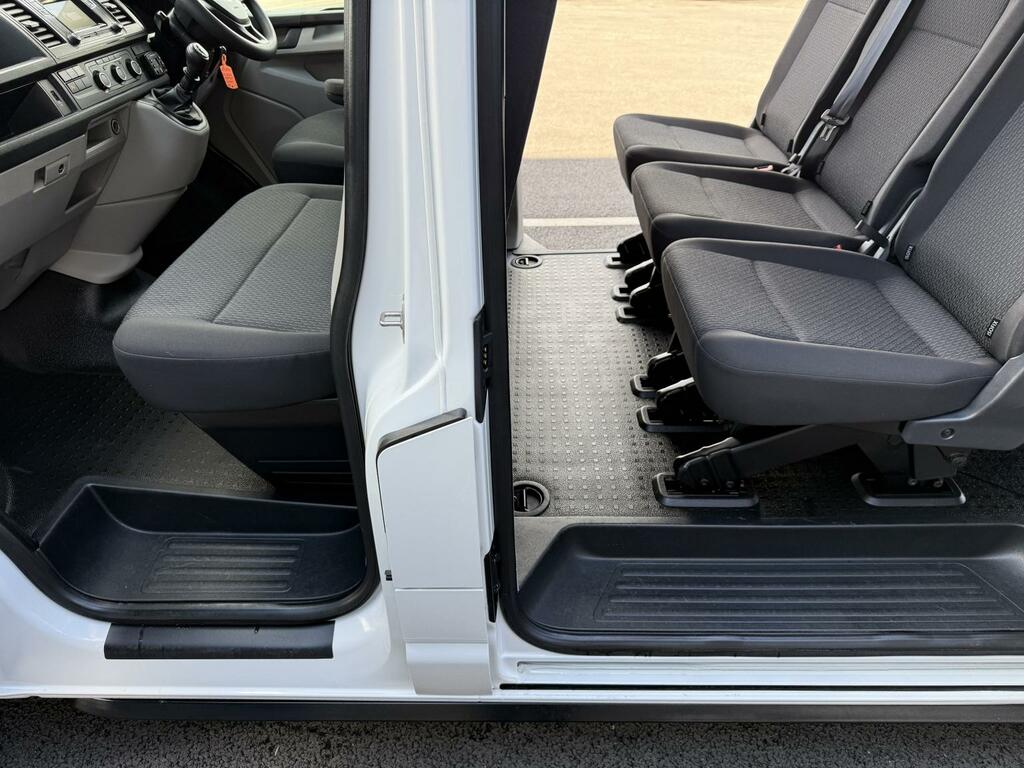 Volkswagen Transporter Shuttle 2.0 Tdi Bmt 150Ps Se Minibus Dsg - 2019 19 Black #8
